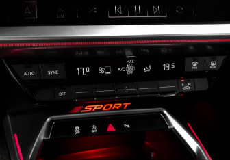 Подержанный автомобиль Audi A3 Hatchback 2021 года (16 фото)