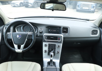 Подержанный автомобиль Volvo S60 2017 года (12 фото)
