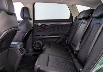 Подержанный автомобиль Voyah Free 2023 года (18 фото)