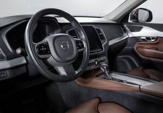 Подержанный автомобиль Volvo XC90 2019 года (14 фото)