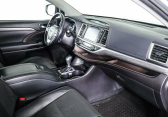 Подержанный автомобиль Toyota Highlander 2018 года (8 фото)
