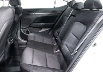 Подержанный автомобиль Hyundai Elantra Sedan 2017 года (15 фото)