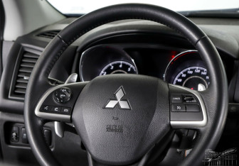 Подержанный автомобиль Mitsubishi ASX 2014 года (11 фото)