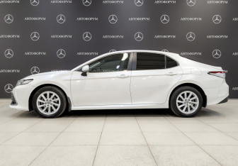Подержанный автомобиль Toyota Camry Sedan 2021 года (8 фото)