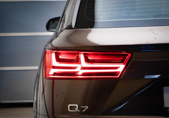 Подержанный автомобиль Audi Q7 2016 года (40 фото)