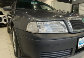 Подержанный автомобиль Skoda Octavia Liftback 2006 года (9 фото)
