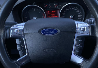 Подержанный автомобиль Ford Galaxy 2012 года (15 фото)