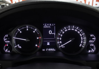 Подержанный автомобиль Toyota Land Cruiser Suv 2015 года (13 фото)