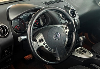 Подержанный автомобиль Nissan Qashqai 2012 года (12 фото)
