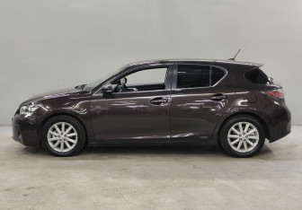 Подержанный автомобиль Lexus CT 2013 года (8 фото)