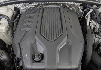 Подержанный автомобиль Porsche Macan 2022 года (9 фото)