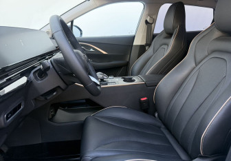 Подержанный автомобиль Omoda C5 2023 года (10 фото)