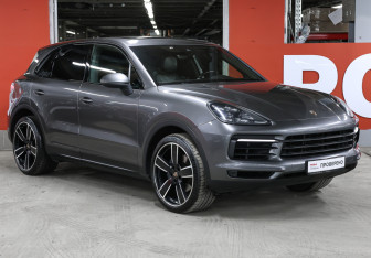 Подержанный автомобиль Porsche Cayenne 2019 года (3 фото)