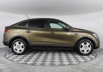 Подержанный автомобиль Renault Arkana 2019 года (4 фото)