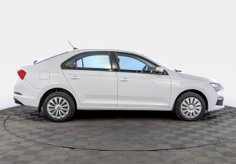 Подержанный автомобиль Skoda Rapid Liftback 2022 года (4 фото)