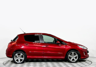 Подержанный автомобиль Peugeot 308 Hatchback 2010 года (4 фото)