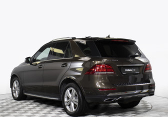 Подержанный автомобиль Mercedes-Benz GLE 2015 года (7 фото)