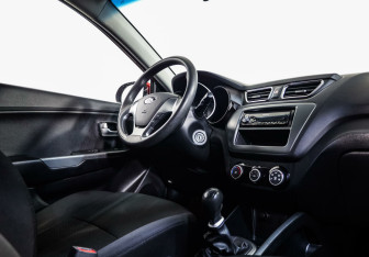 Подержанный автомобиль Kia Rio Sedan 2016 года (6 фото)