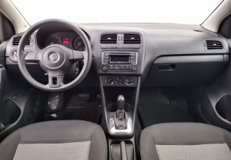 Подержанный автомобиль Volkswagen Polo Sedan 2014 года (12 фото)