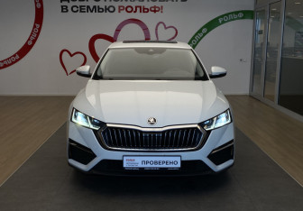 Подержанный автомобиль Skoda Octavia Liftback 2023 года (2 фото)