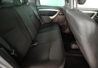 Подержанный автомобиль Nissan Terrano 2014 года (10 фото)