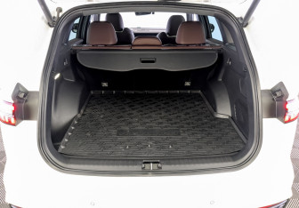 Подержанный автомобиль Geely Monjaro 2023 года (10 фото)