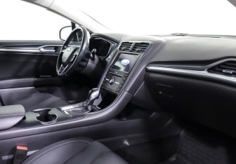 Подержанный автомобиль Ford Mondeo Sedan 2017 года (11 фото)