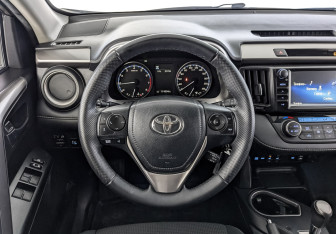 Подержанный автомобиль Toyota RAV4 2016 года (22 фото)