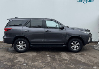 Подержанный автомобиль Toyota Fortuner 2018 года (4 фото)