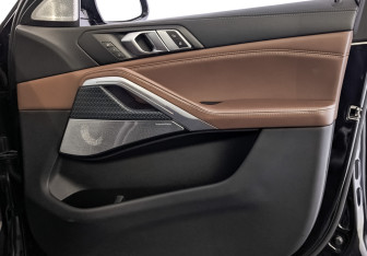 Подержанный автомобиль BMW X6 2020 года (25 фото)