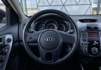 Подержанный автомобиль Kia Cerato Sedan 2011 года (14 фото)