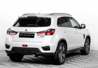 Подержанный автомобиль Mitsubishi ASX 2022 года (3 фото)