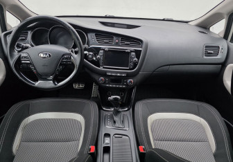 Подержанный автомобиль Kia Ceed Wagon 2012 года (11 фото)