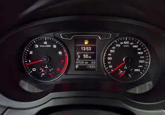 Подержанный автомобиль Audi Q3 2013 года (14 фото)