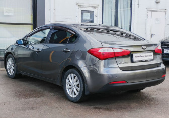 Подержанный автомобиль Kia Cerato Sedan 2015 года (7 фото)