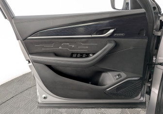 Подержанный автомобиль Geely Monjaro 2024 года (19 фото)