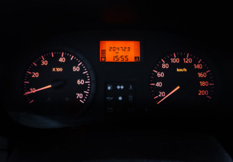 Подержанный автомобиль Renault Logan Sedan 2006 года (15 фото)