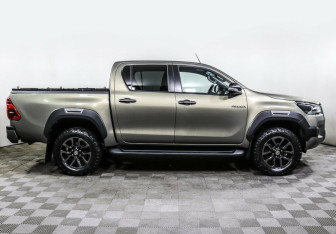 Подержанный автомобиль Toyota Hilux 2021 года (4 фото)