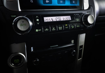 Подержанный автомобиль Toyota Land Cruiser Prado 2012 года (18 фото)