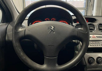 Подержанный автомобиль Peugeot 408 2013 года (14 фото)