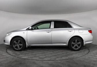 Подержанный автомобиль Toyota Corolla Sedan 2008 года (8 фото)