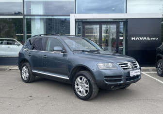 Подержанный автомобиль Volkswagen Touareg 2006 года (3 фото)