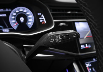Подержанный автомобиль Audi Q8 2021 года (17 фото)