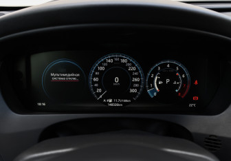 Подержанный автомобиль Jaguar F-Pace 2016 года (12 фото)