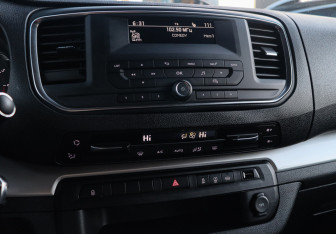 Подержанный автомобиль Citroen SpaceTourer 2018 года (16 фото)