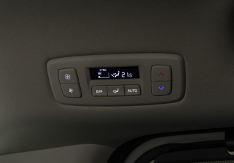 Подержанный автомобиль Kia Carnival 2025 года (22 фото)