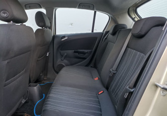 Подержанный автомобиль Opel Corsa 2009 года (11 фото)