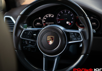 Подержанный автомобиль Porsche Cayenne 2018 года (18 фото)