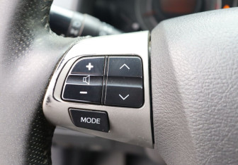 Подержанный автомобиль Toyota Corolla Sedan 2011 года (14 фото)