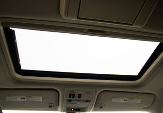 Подержанный автомобиль Cadillac Escalade Suv 2010 года (21 фото)